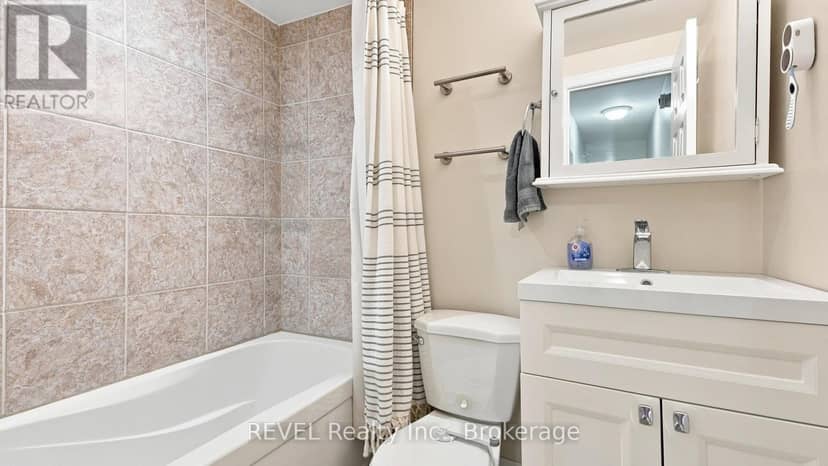 3 - 450 Carlton Street — photo 14 of 18