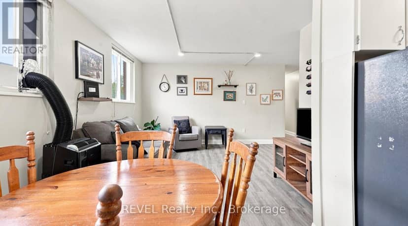 3 - 450 Carlton Street — photo 9 of 18