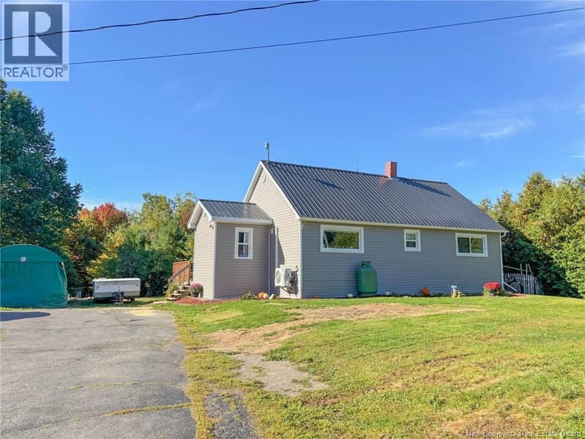 10107 Route 105, Beechwood