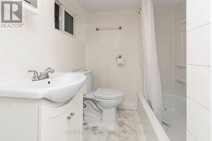 31 Thora Avenue — photo 11 of 28