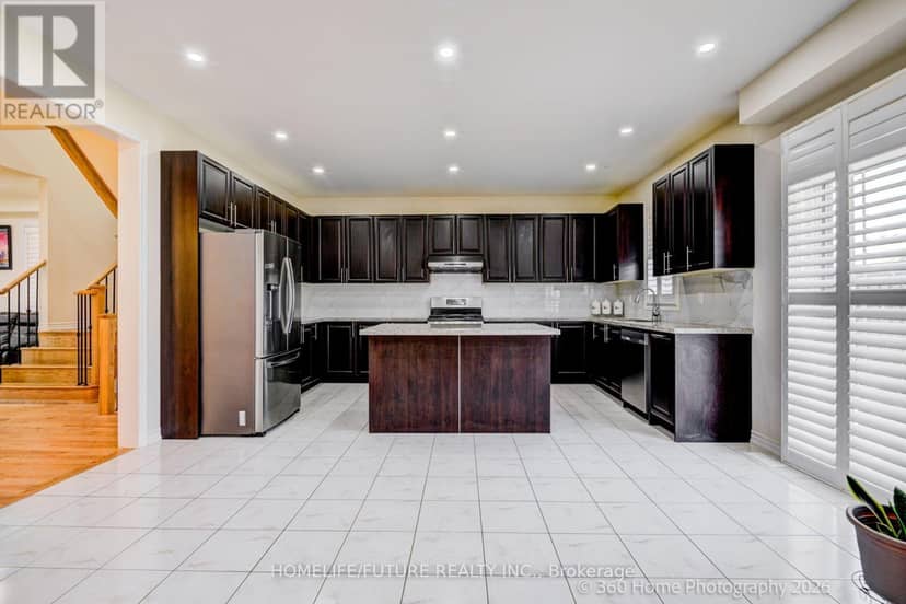 42 Samuel Crescent — photo 14 of 28