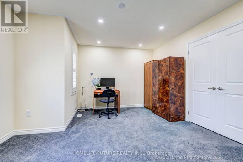 42 Samuel Crescent — photo 26 of 28