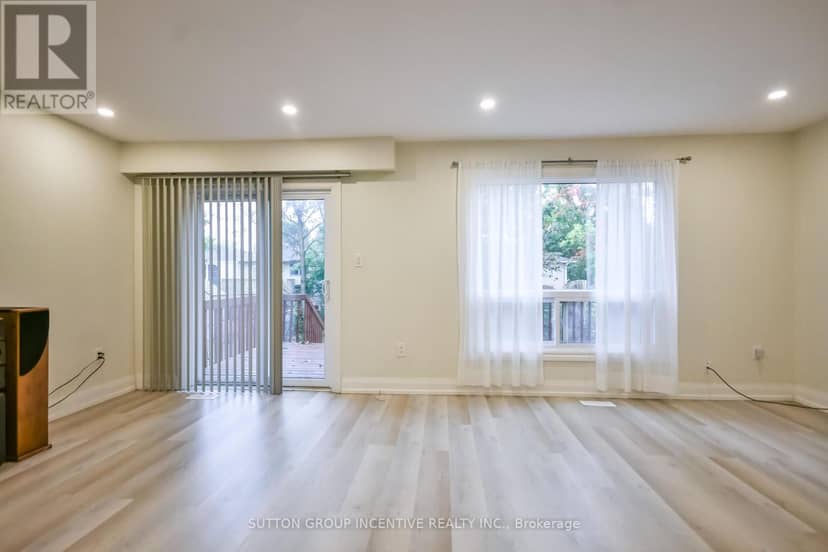 33B Cundles Road E — photo 12 of 40