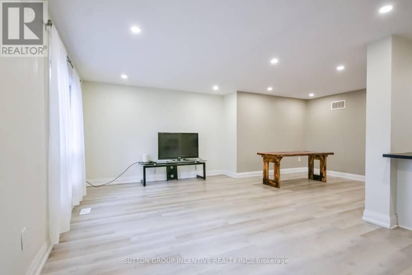 33B Cundles Road E — photo 13 of 40