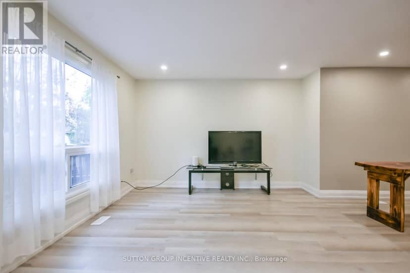 33B Cundles Road E — photo 14 of 40