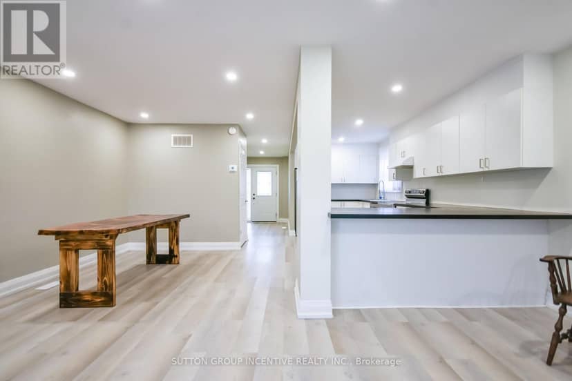 33B Cundles Road E — photo 15 of 40