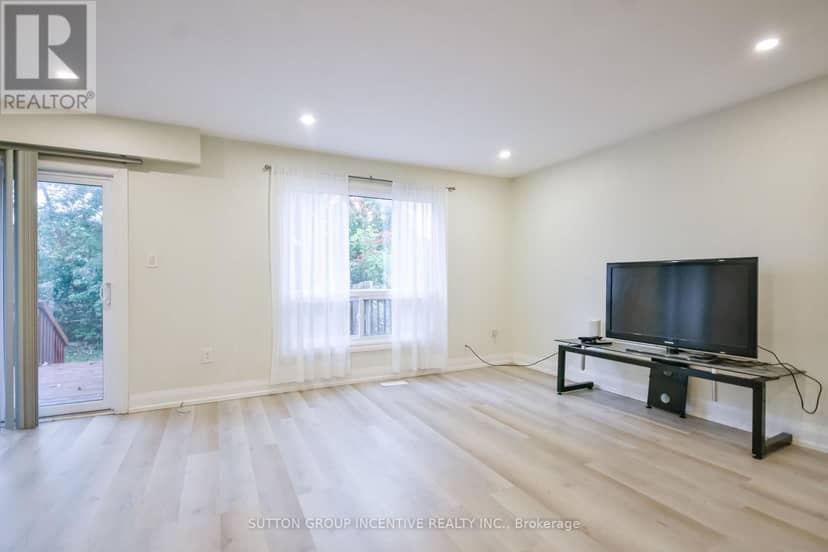 33B Cundles Road E — photo 18 of 40