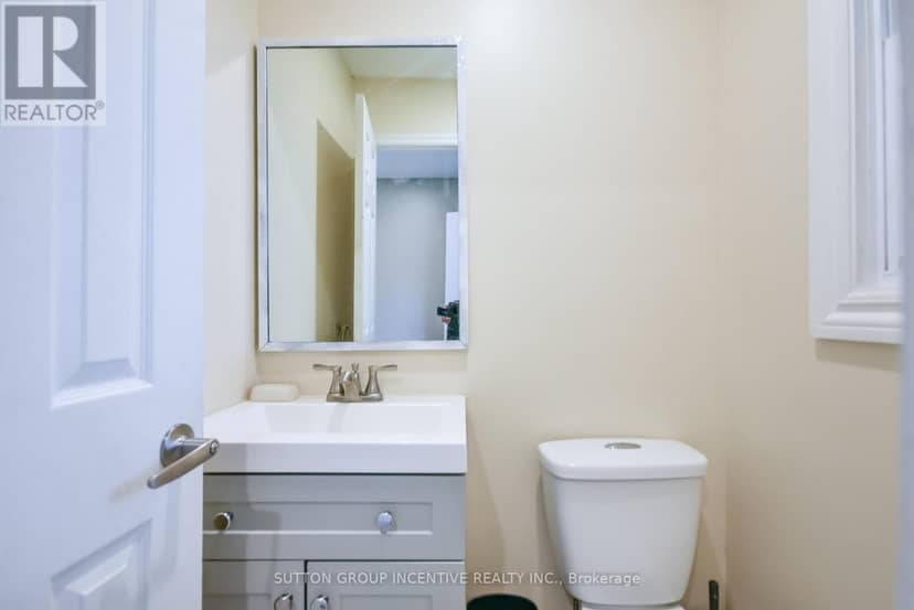 33B Cundles Road E — photo 2 of 40