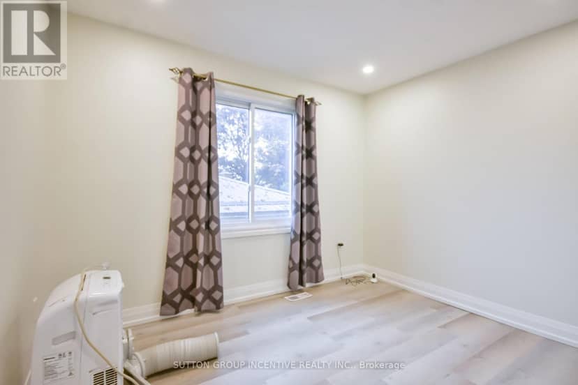 33B Cundles Road E — photo 25 of 40