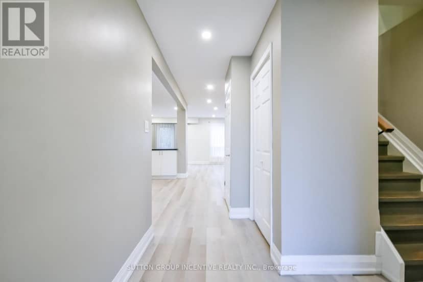 33B Cundles Road E — photo 3 of 40