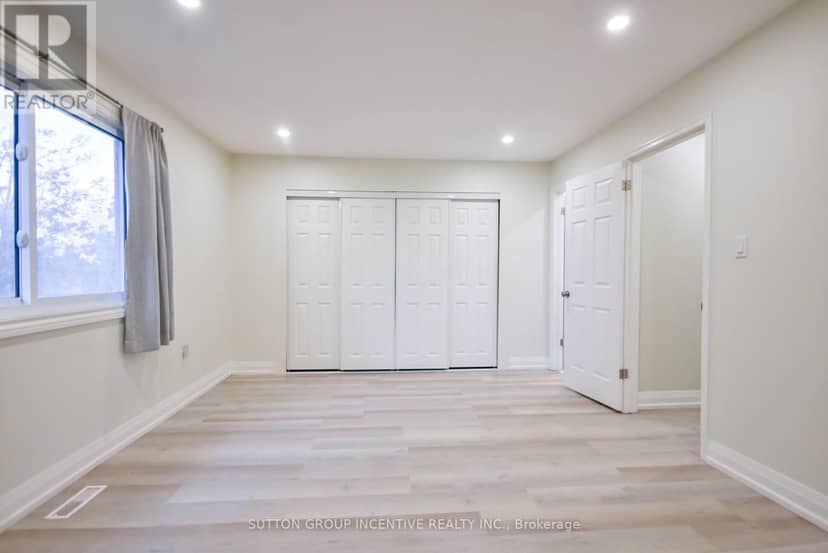 33B Cundles Road E — photo 30 of 40