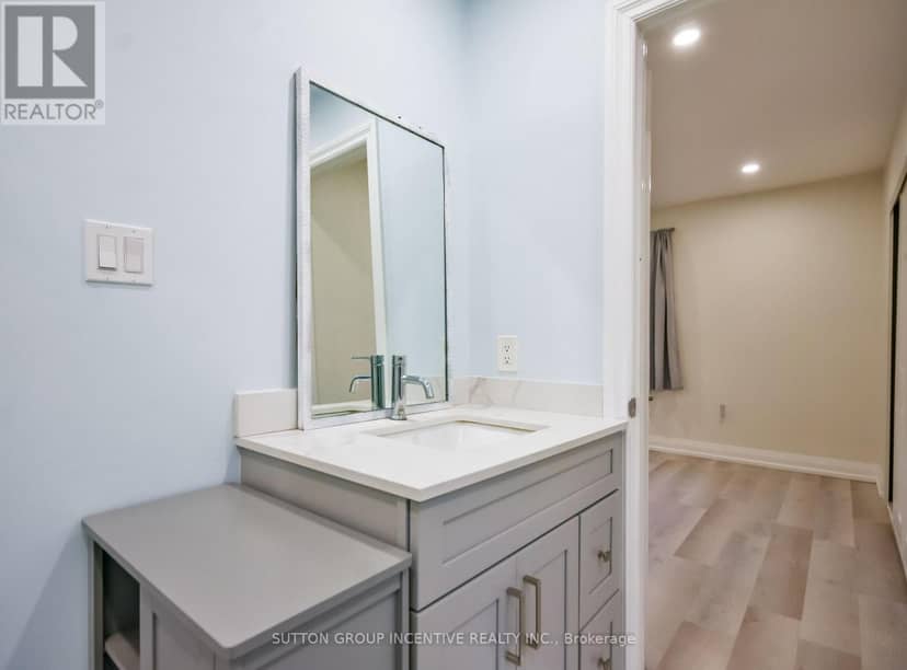 33B Cundles Road E — photo 32 of 40