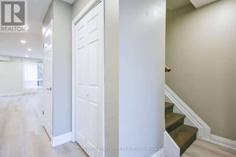 33B Cundles Road E — photo 4 of 40