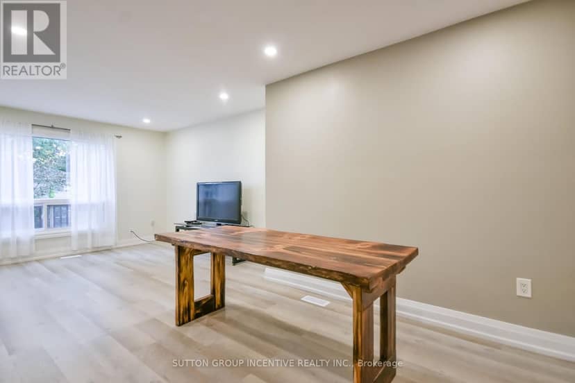 33B Cundles Road E — photo 8 of 40
