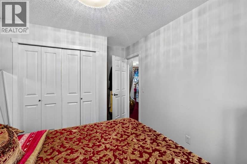 4726 44 Avenue NE — photo 25 of 38