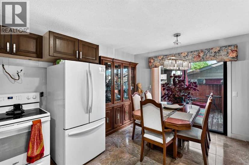 4726 44 Avenue NE — photo 12 of 38