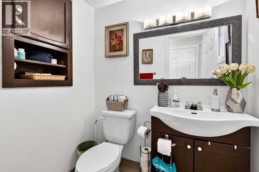 4726 44 Avenue NE — photo 18 of 38