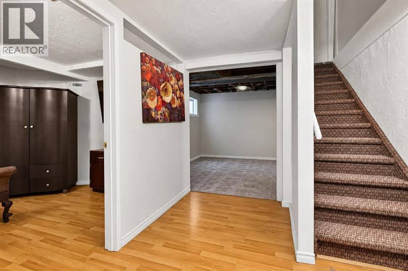 4726 44 Avenue NE — photo 31 of 38