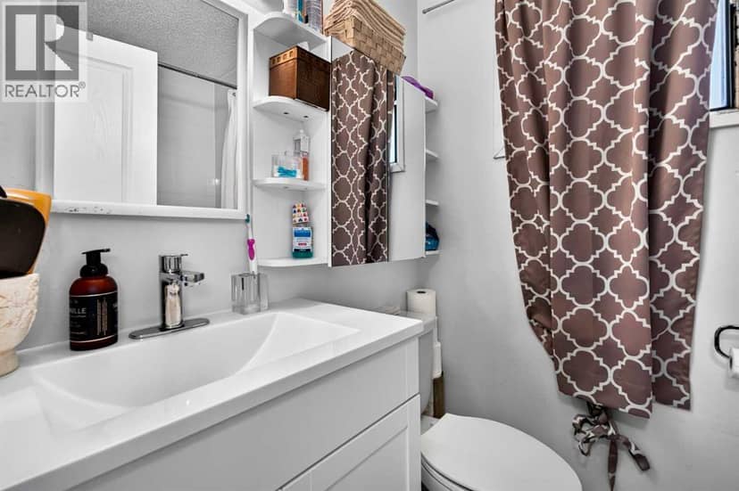 4726 44 Avenue NE — photo 29 of 38