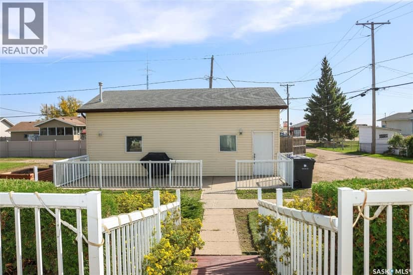 102 4th AVENUE E — photo 36 of 40
