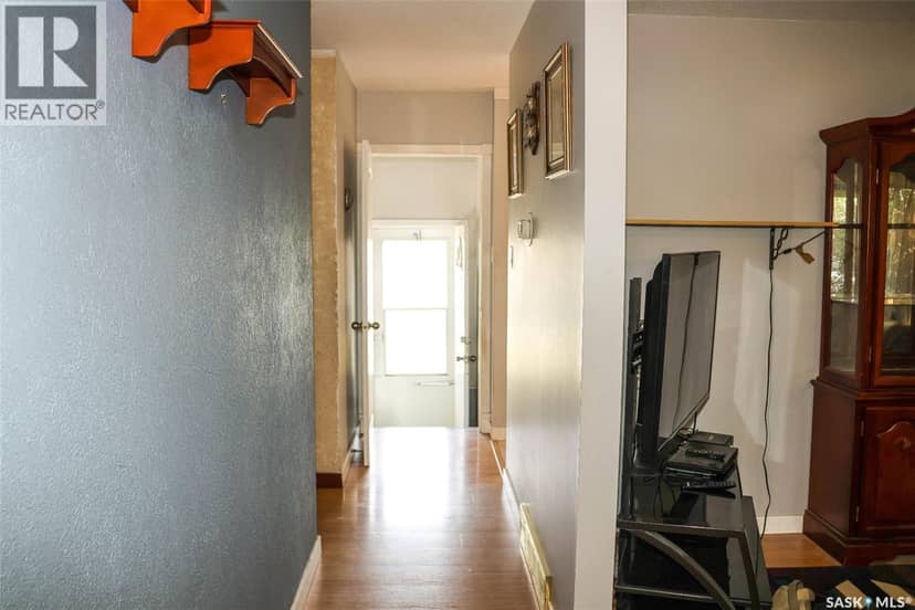 102 4th AVENUE E — photo 8 of 40