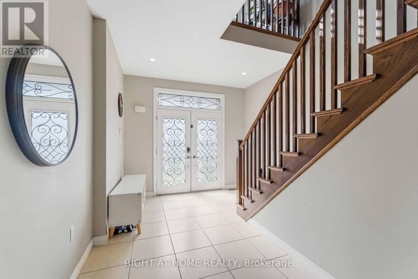212 Chartwell Circle, Hamilton, photo 2