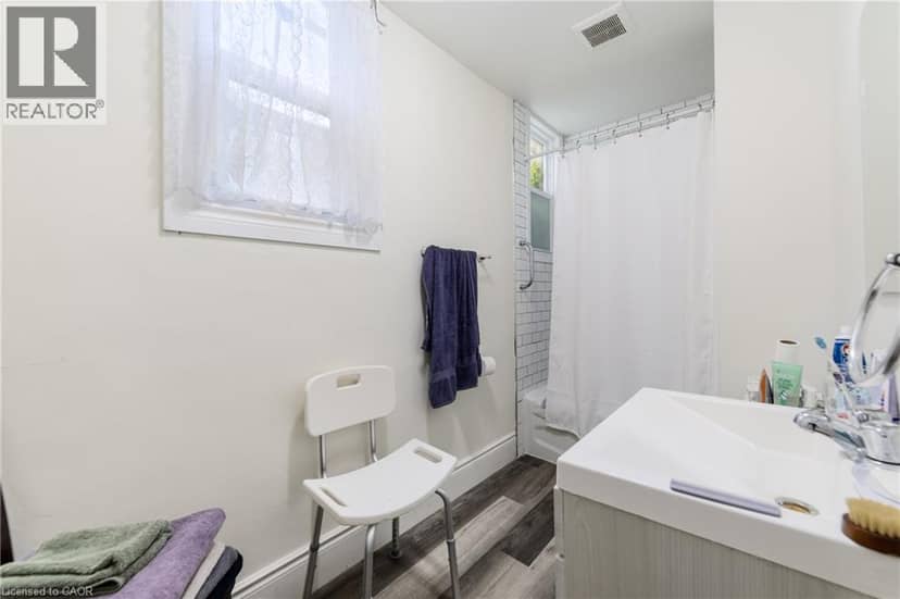 188-190 CAROLINE Street S — photo 15 of 32