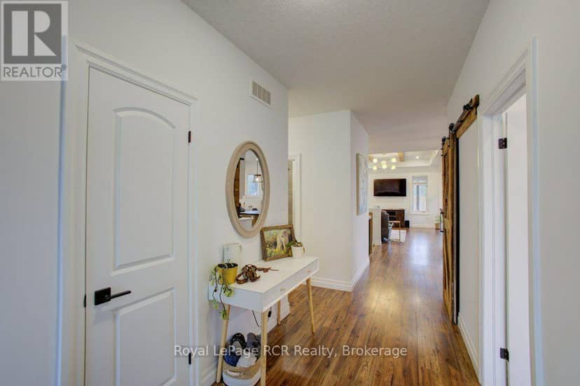 137 Walsh Street, Wellington North, photo 4