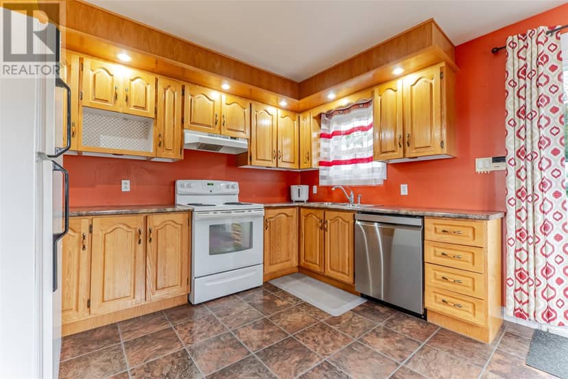 214 George Mercer Drive — photo 11 of 40