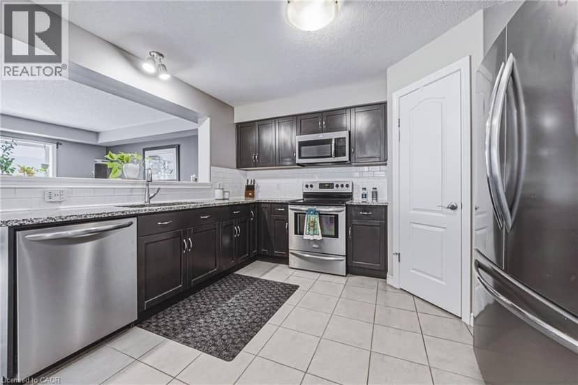 93 COULING Crescent — photo 10 of 40