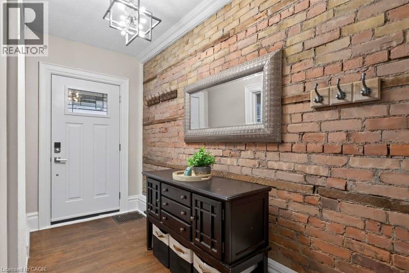 427 JACKSON Street W — photo 4 of 34