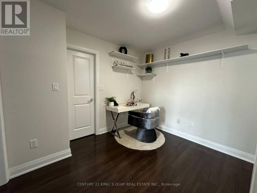 241 - 318 John Street — photo 21 of 24