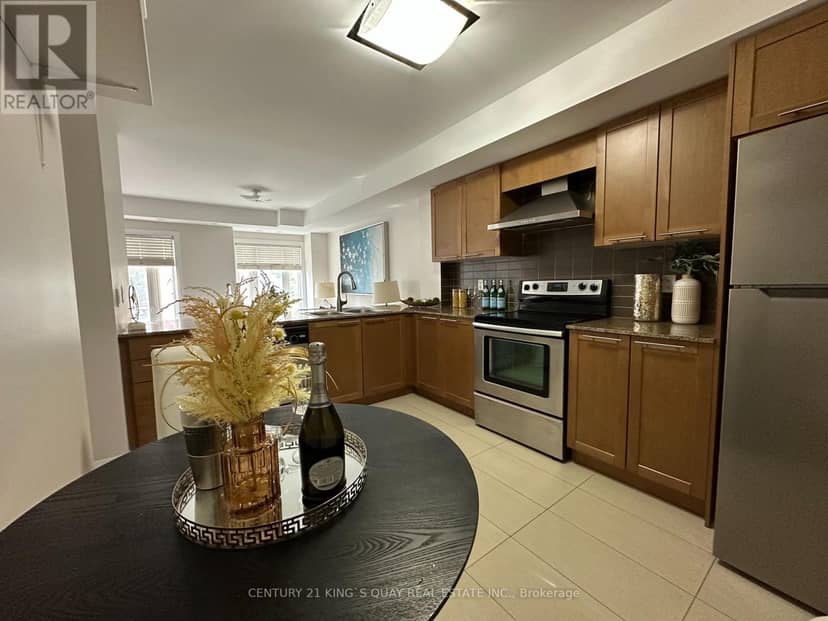 241 - 318 John Street — photo 12 of 24