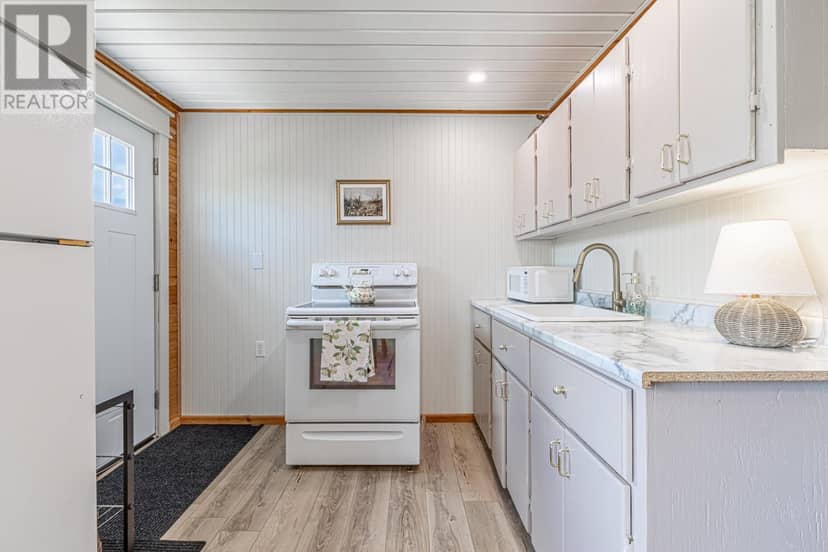220 Thompson Point Road — photo 12 of 28