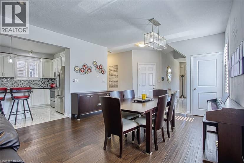 17 NARBONNE Crescent — photo 10 of 40