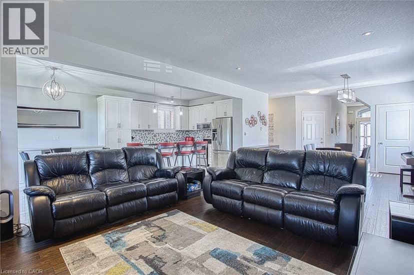 17 NARBONNE Crescent — photo 14 of 40
