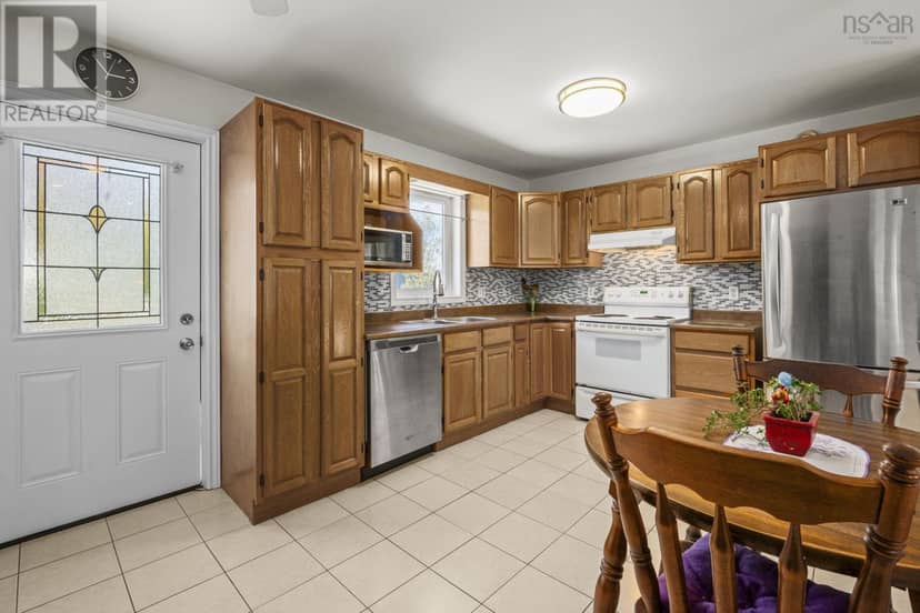 252 Melrose Cres — photo 13 of 40