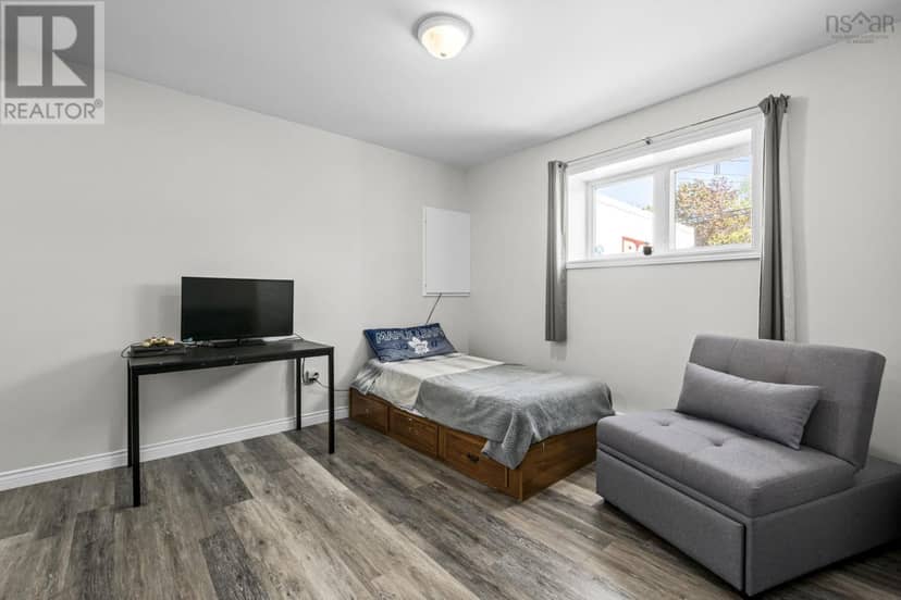 252 Melrose Cres — photo 29 of 40