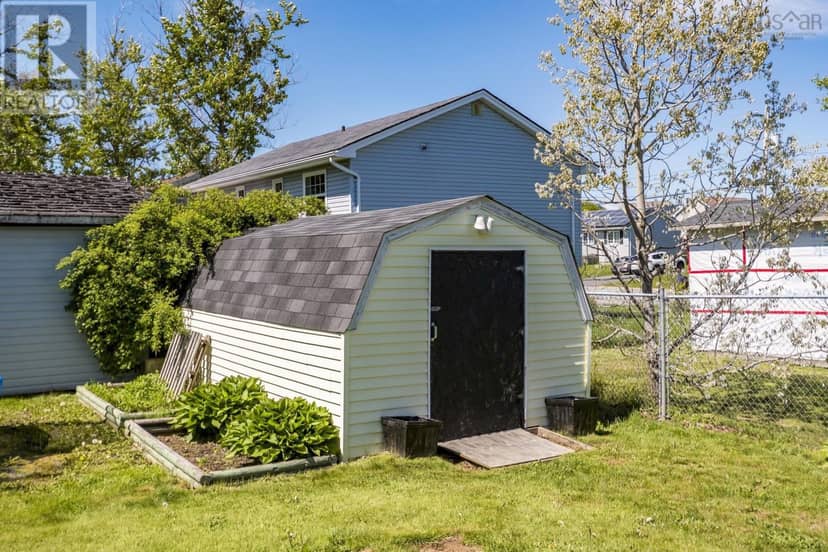 252 Melrose Cres — photo 40 of 40