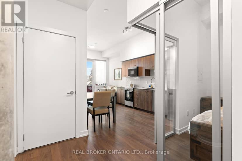 317 - 15 Wellington Street — photo 5 of 38