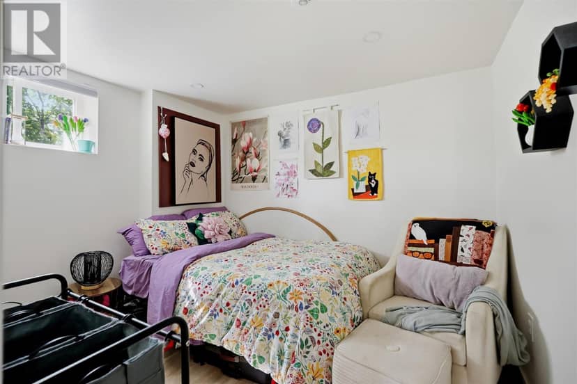 282 Spadina AVE — photo 14 of 34