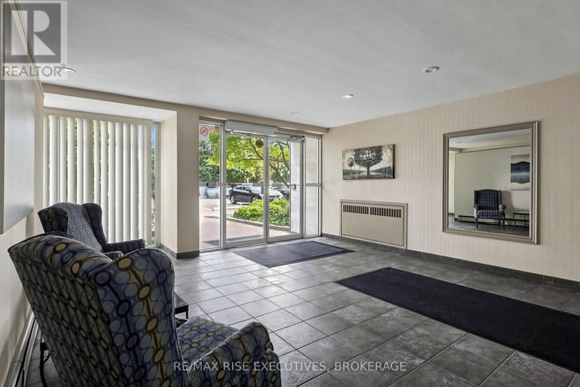 304 - 160 The Donway W — photo 7 of 40