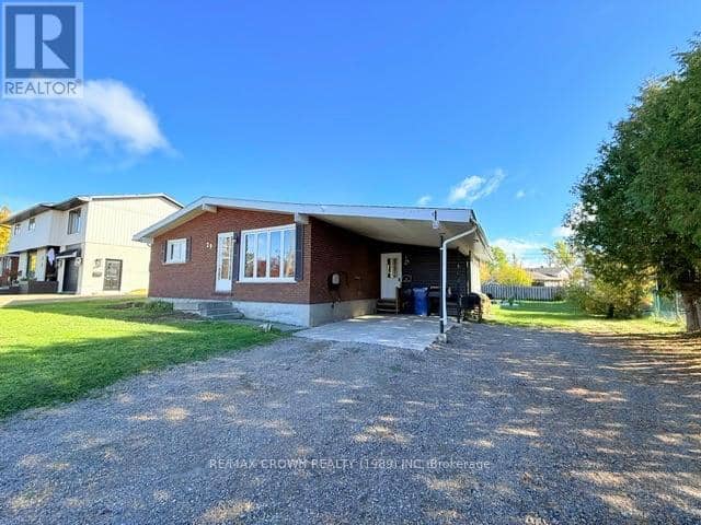 29 Seaborne Crescent — photo 1 of 40