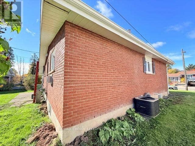 29 Seaborne Crescent — photo 9 of 40