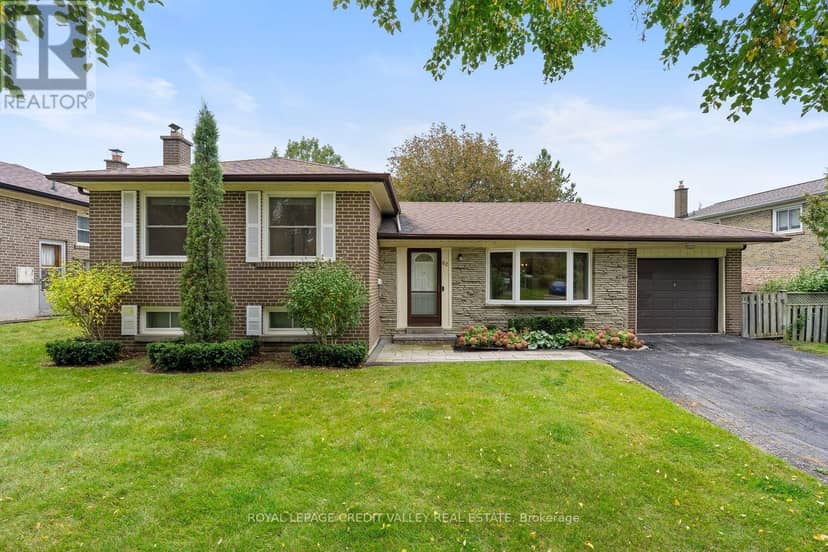 62 Summerside Crescent — photo 1 of 26