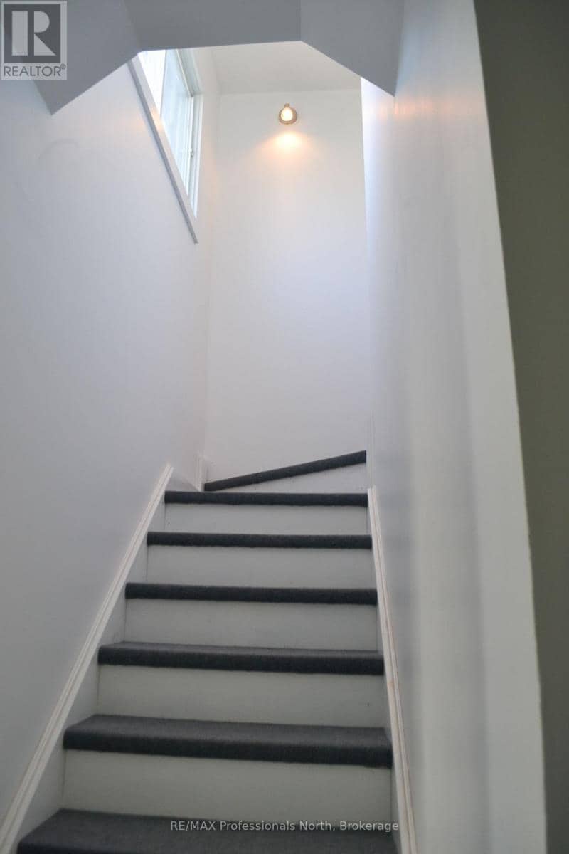 14 Princess Street, Huntsville, photo 5
