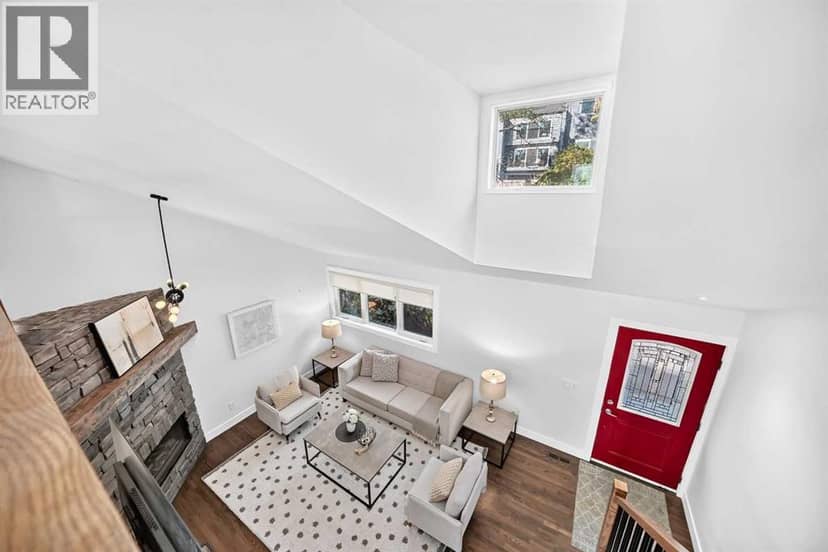 328 3 Street NE — photo 10 of 20