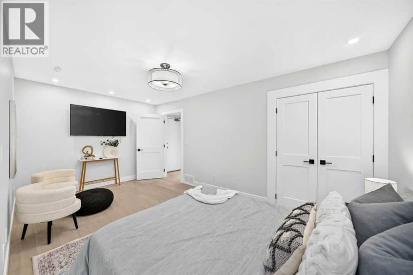 328 3 Street NE — photo 14 of 20