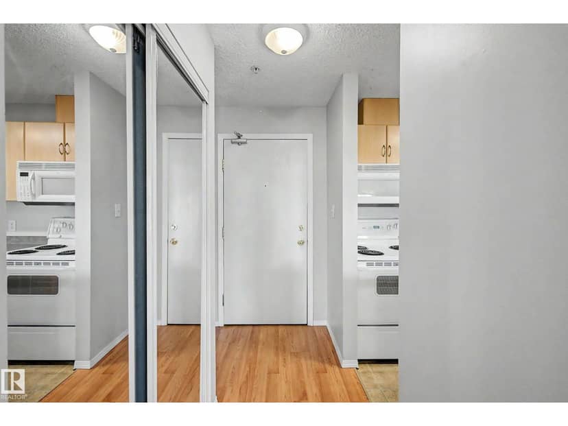#204 2430 Guardian Rd NW, Edmonton, photo 2