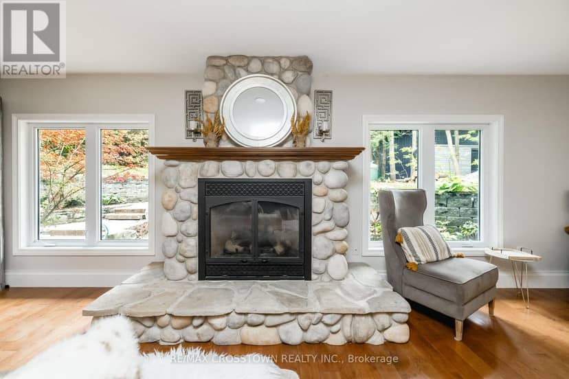 4454 Rosalyn Drive — photo 18 of 40